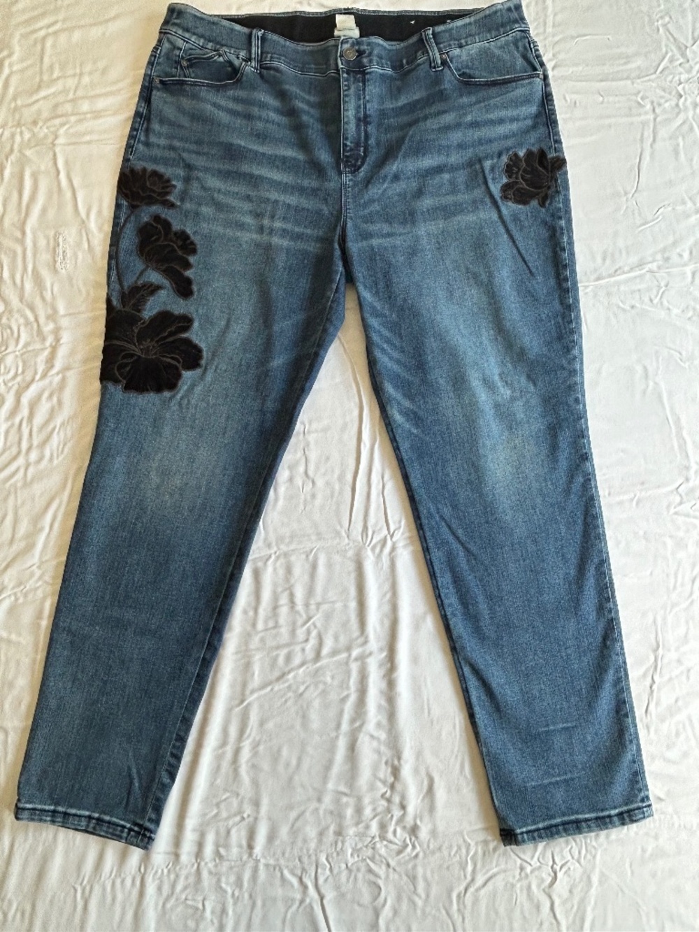 Chico’s 3.5R Floral Appliqué Jeans Black Flowers Straight Leg